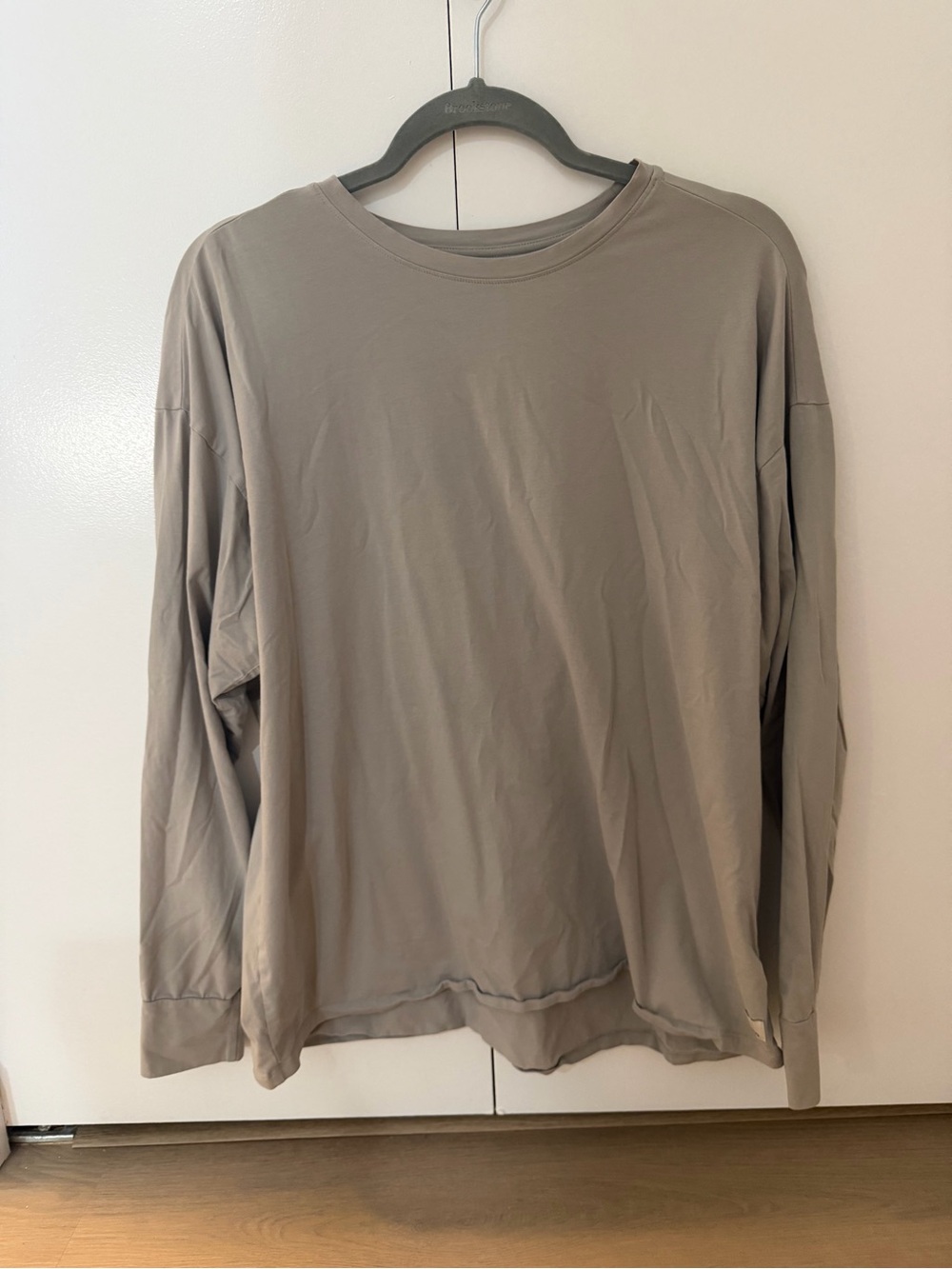 Vuori Long-Sleeve Feather Lightweight Cotton Relaxed Tee